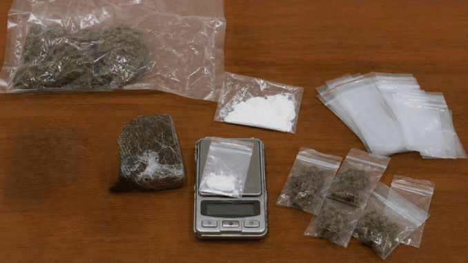 blitz antidroga a Castel di Sangro, droga e strumenti sequestrati
